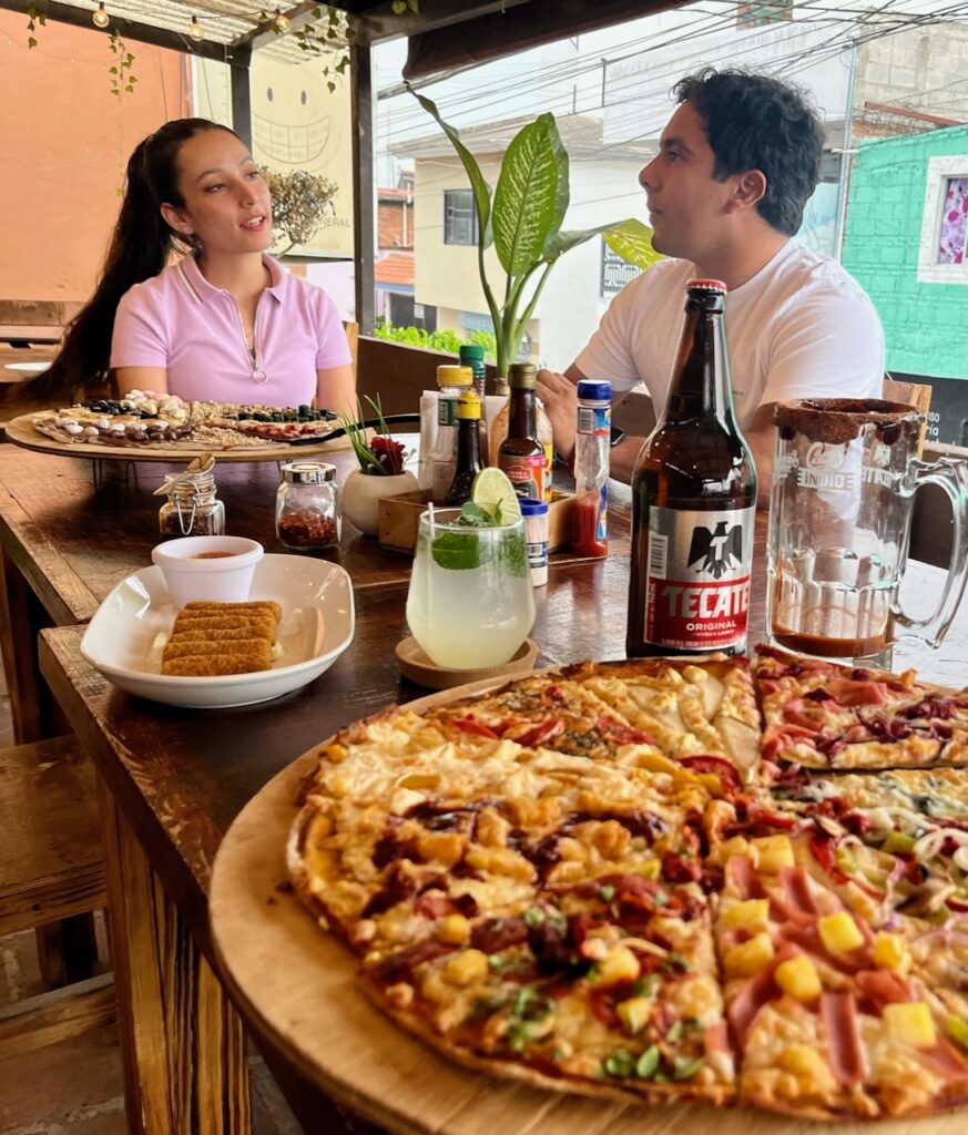 Conoce La Cinco Rodizzio Pizzas en San Andrés Cholula, pizzas dulces y saladas por 99 pesos