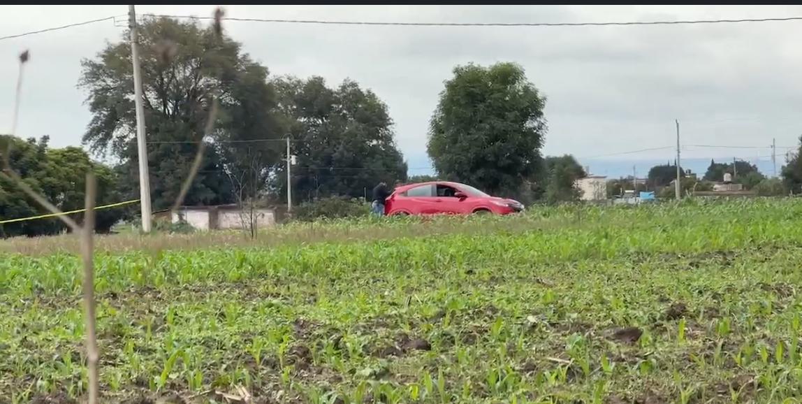 Explotan granadas en vehículo abandonado en Coronango con un cuerpo 