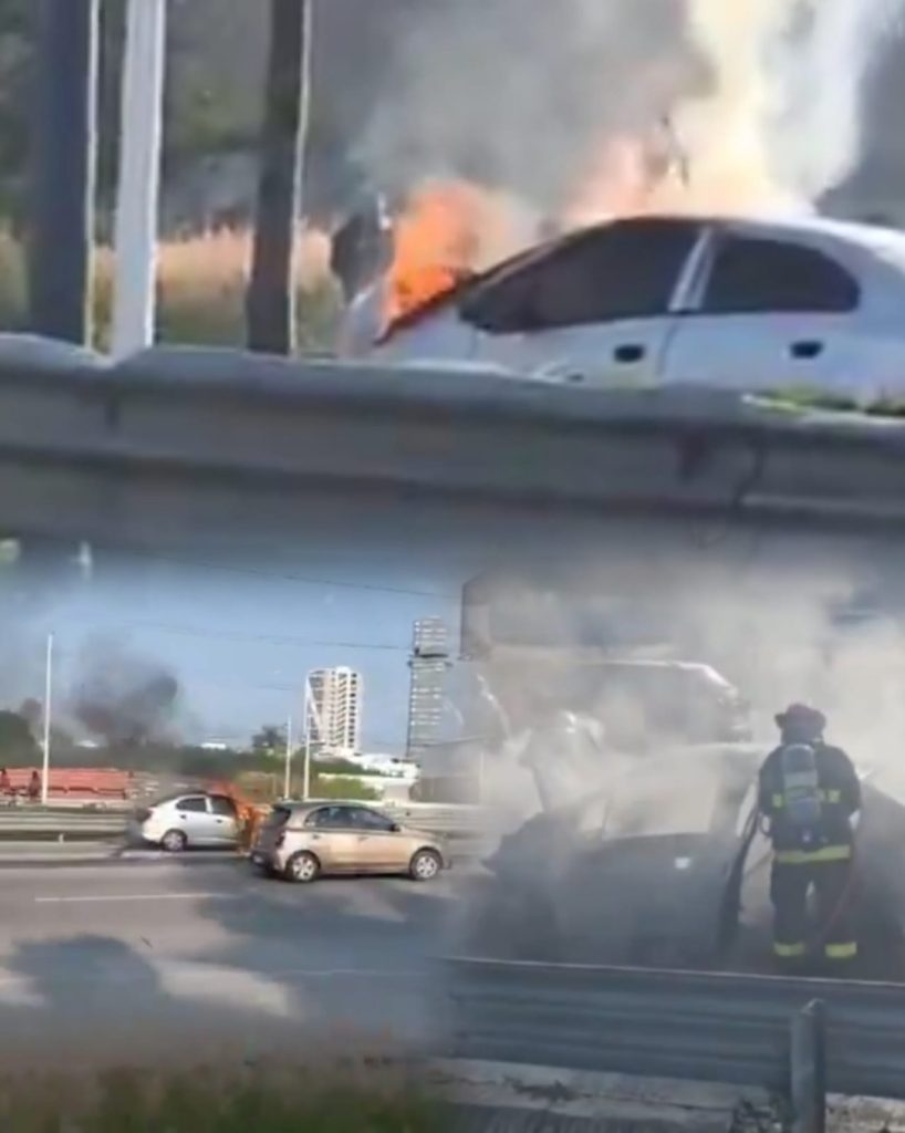 Se incendia vehículo en Periférico Ecológico por choque múltiple