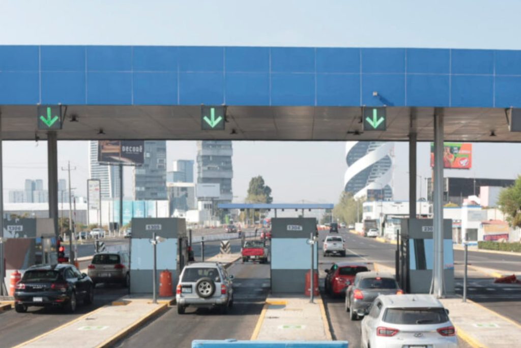 Hombres armados asaltan oficinas de las casetas de peaje de la Vía Atlixcáyotl