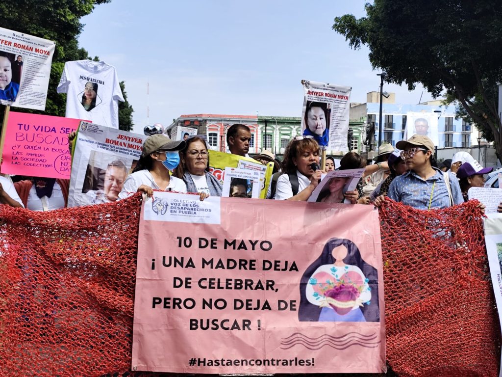 «10 de mayo: una madre deja de celebrar, pero no deja de buscar», expresan en marcha de colectivo; en Cholulas, van 30 reportes de desapariciones